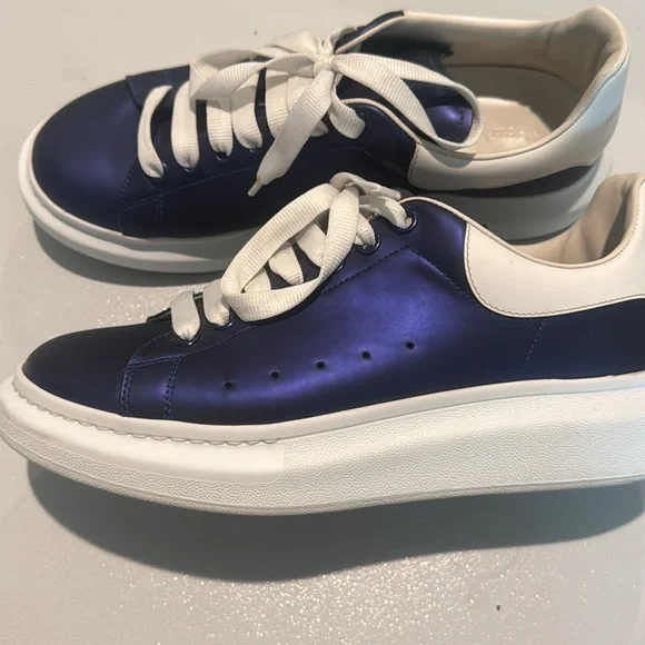 Shoes - Picture 4 of 5